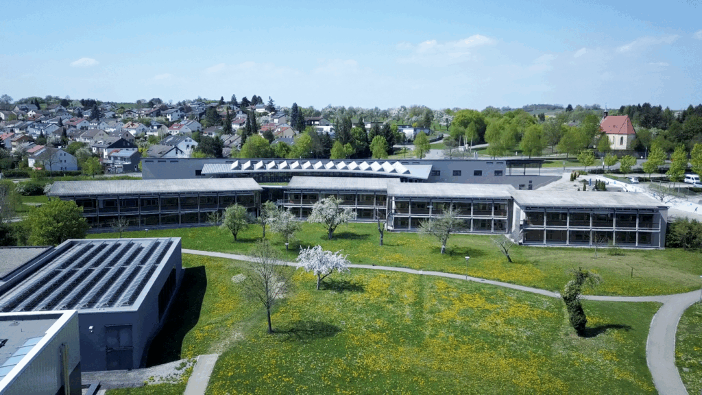 St. Meinrad Gymnasium 1 SMG Ostseite mit Wiese